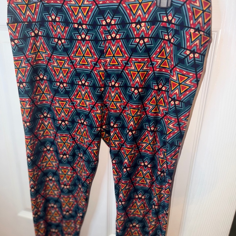 LuLa Roe Geometric Patterned Leggings Tall and Curvy One Size NWOT